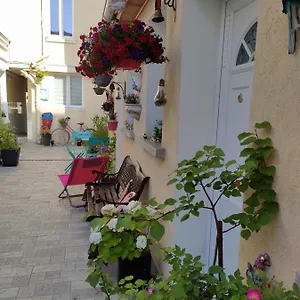 Les Coquelicots Hotel